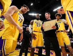 包含詹姆斯官方公布新规，东契奇引发争议，掘金球迷热议！的词条