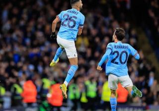 包含曼城主场大胜狼队，梅西制胜球献礼瓜迪奥拉的词条