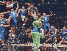 Faker在切尔西比赛中的惊人回归：晋级下一阶段引发热议，观众掌声雷动